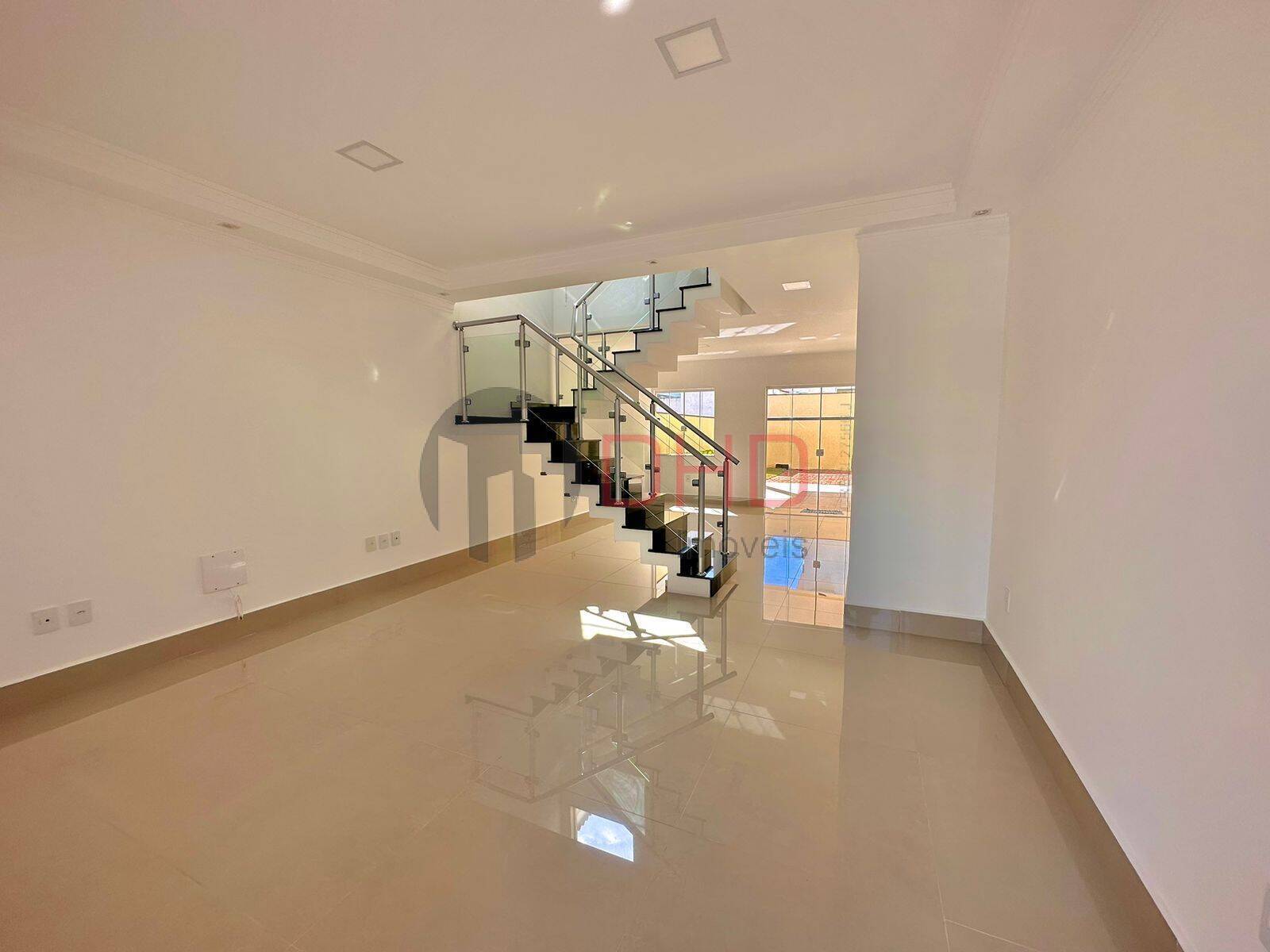 Casa de Condomínio à venda com 3 quartos, 242m² - Foto 2