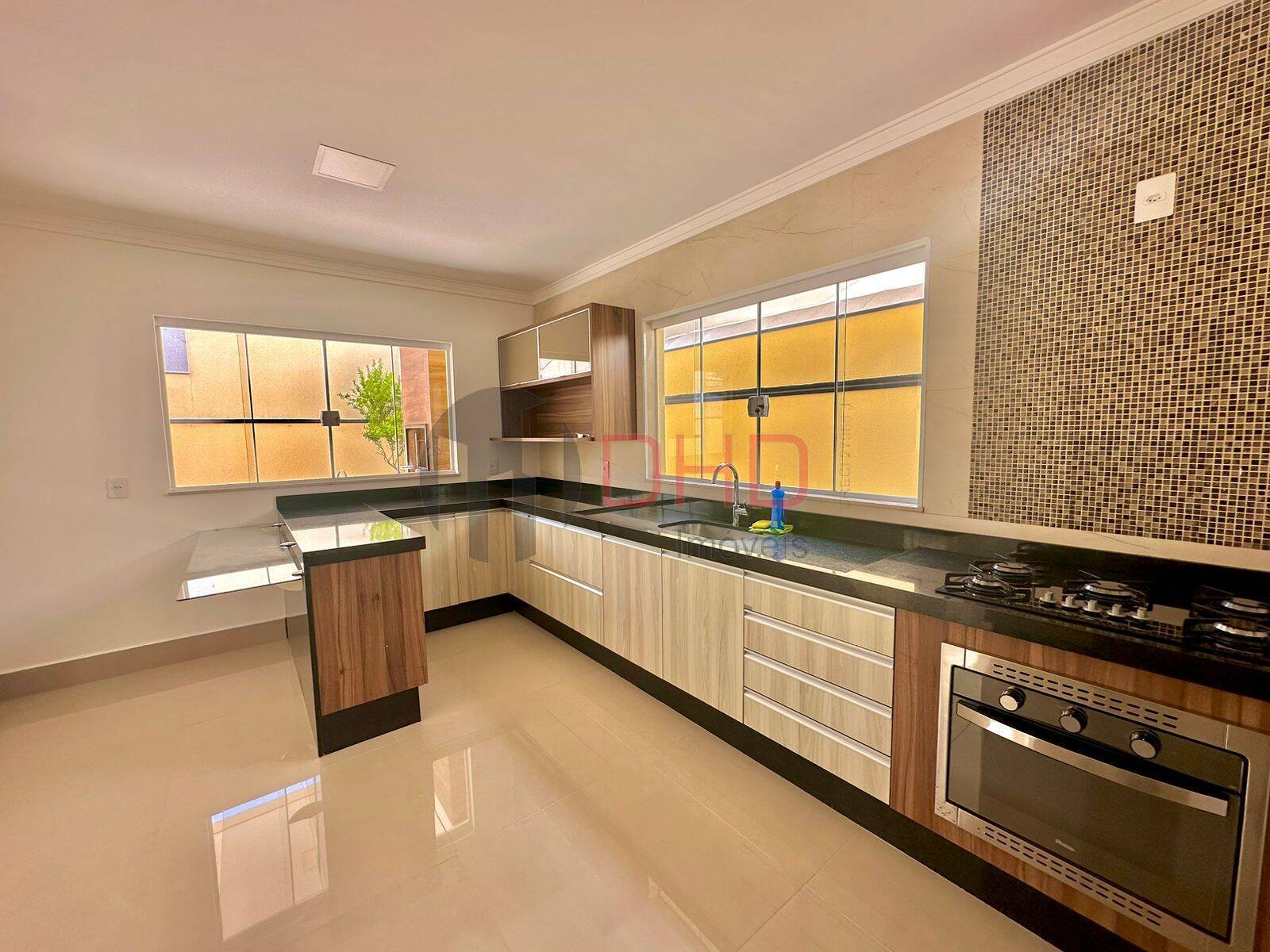 Casa de Condomínio à venda com 3 quartos, 242m² - Foto 6