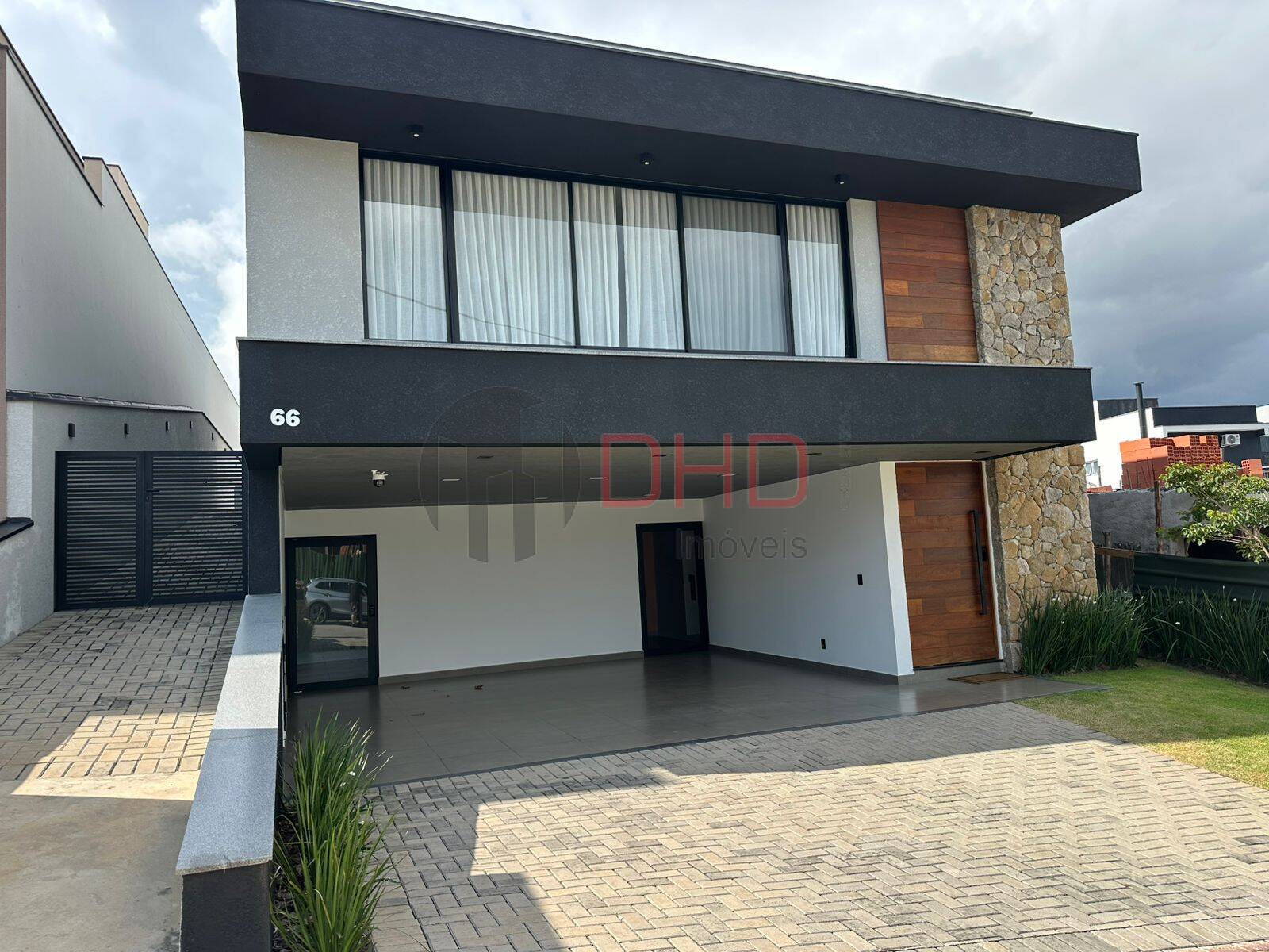 Casa de Condomínio à venda com 3 quartos, 237m² - Foto 1