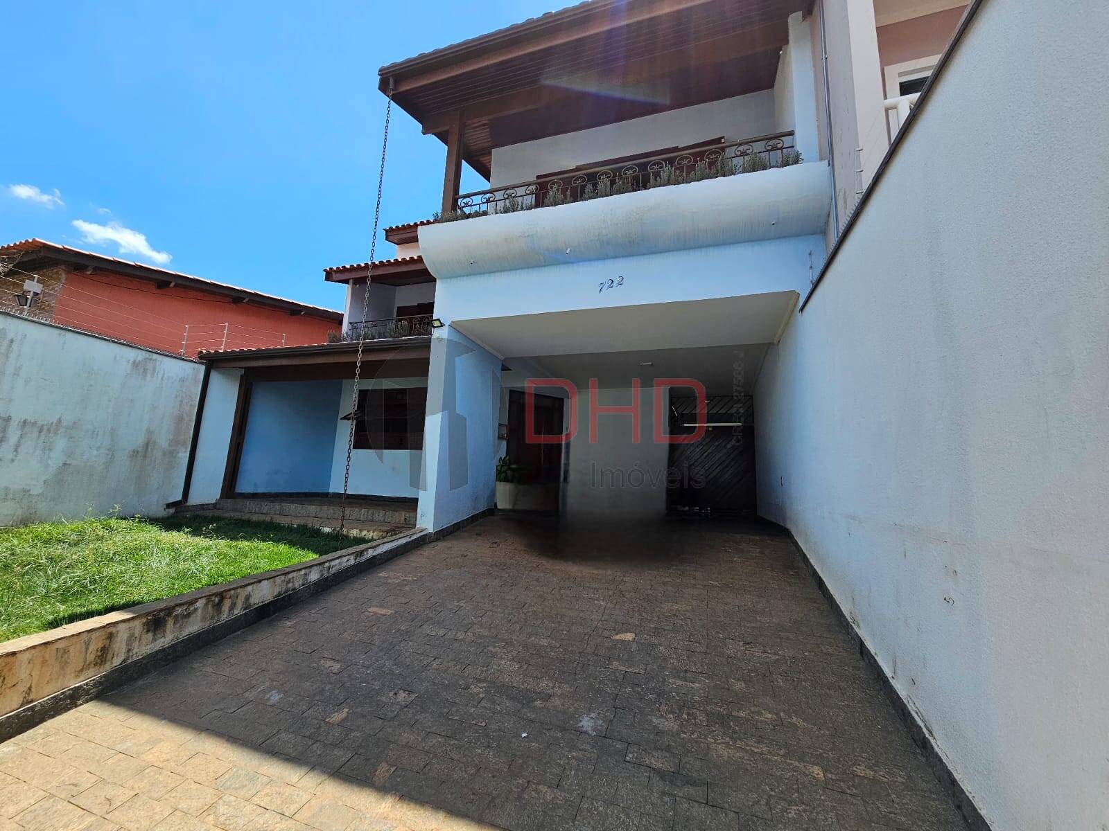 Casa à venda com 3 quartos, 255m² - Foto 1