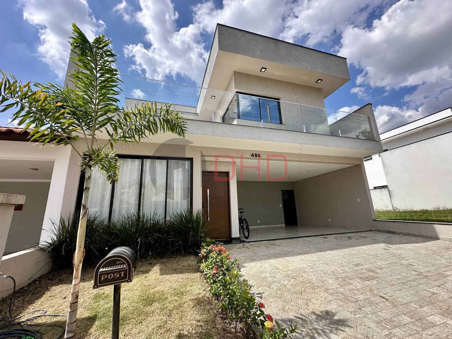 Casa de Condomínio à venda com 4 quartos, 233m² - Foto 1