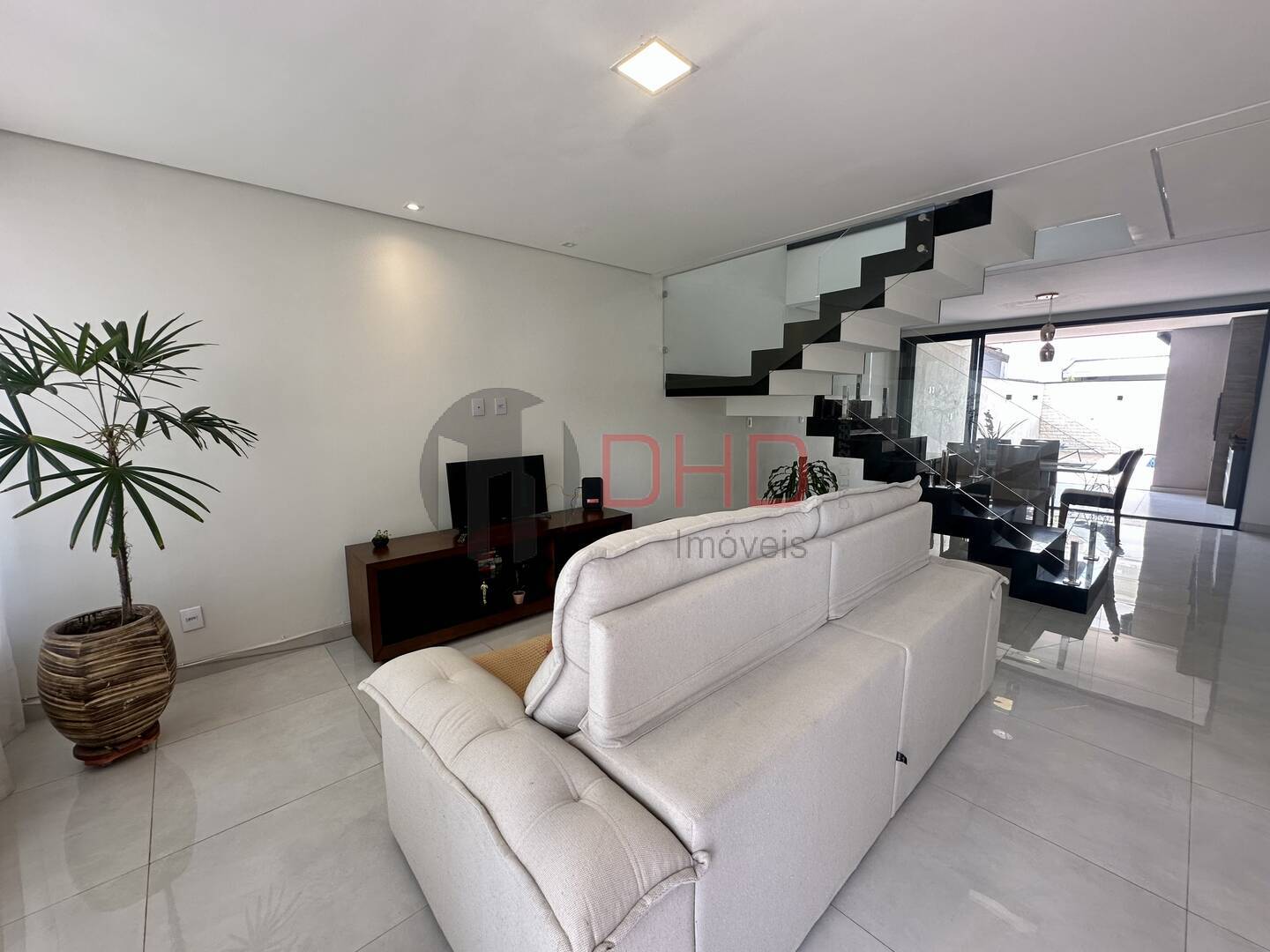 Casa de Condomínio à venda com 4 quartos, 233m² - Foto 3