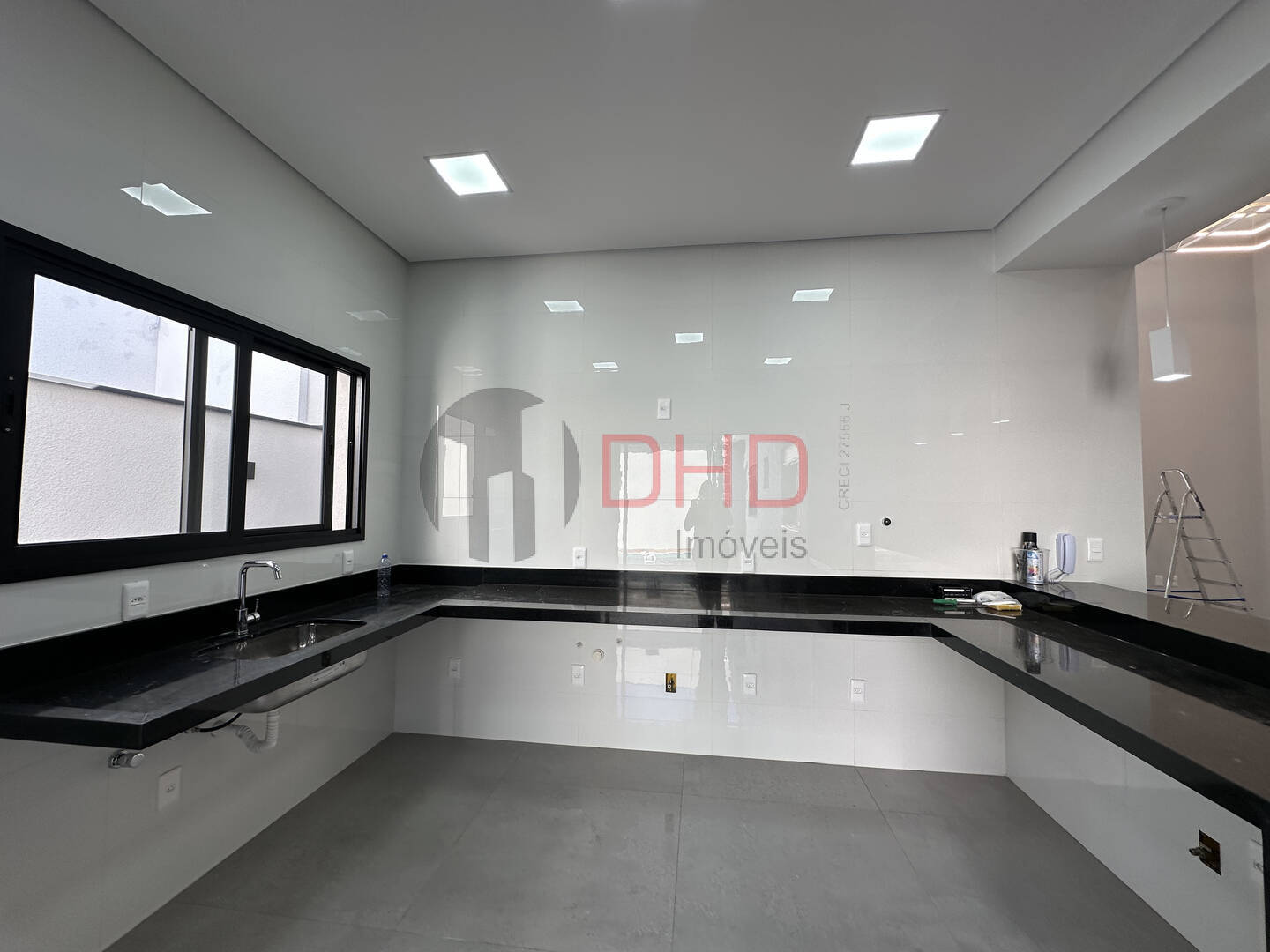 Casa à venda com 3 quartos, 173m² - Foto 6