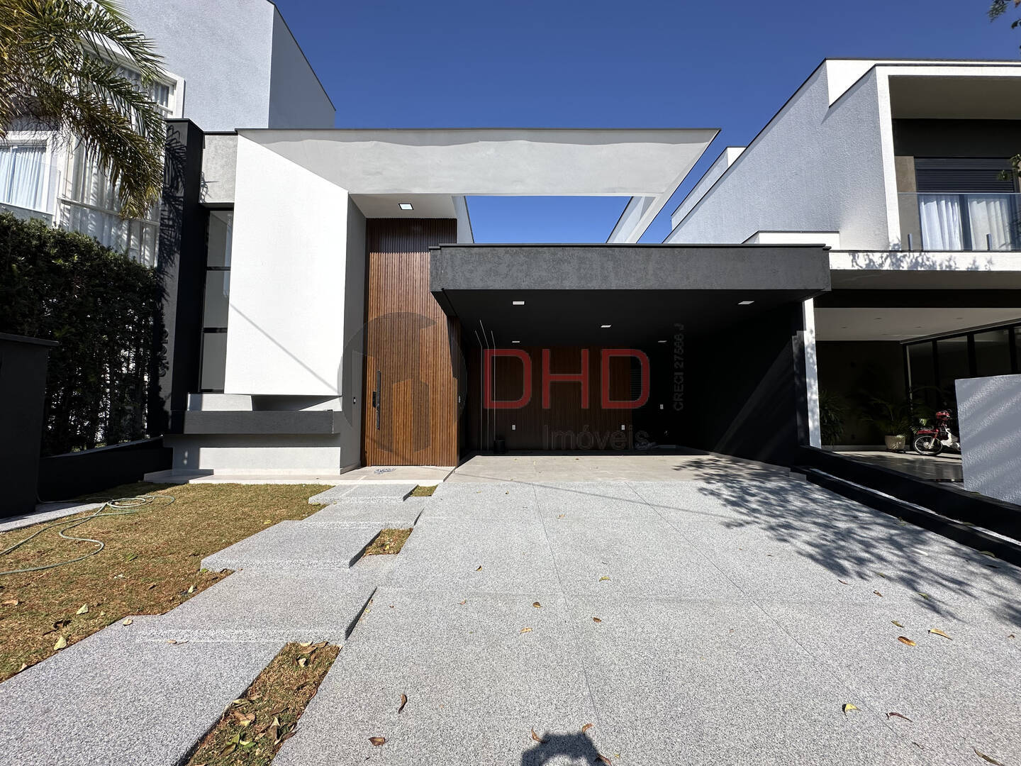 Casa à venda com 3 quartos, 173m² - Foto 1