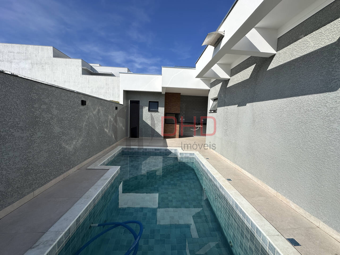 Casa de Condomínio à venda com 3 quartos, 184m² - Foto 1