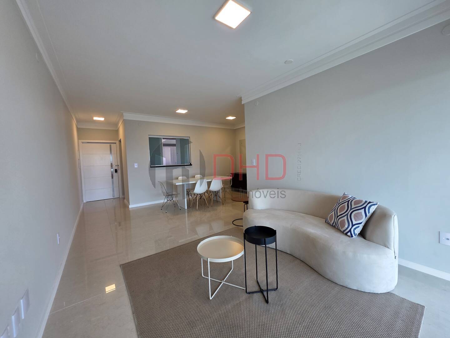 Apartamento à venda com 3 quartos, 101m² - Foto 1